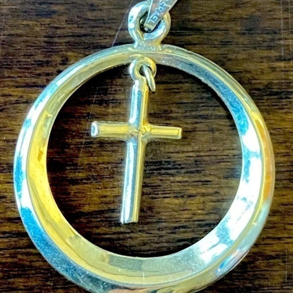 Israel Gold Cross Round Pendant 14k Beautifil Vintage classy .38 grams